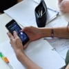 „Kann man nicht durchsetzen“ – Lehrer gegen Handy-Verbot an Schulen