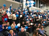 Endlich wieder Heimspiele zu Hause: Die Handball-Fans in Stavenhagen mussten über ein Jahr darauf warten und feierten mit dem SSV die Wiedereröffnung der sanierten Zweifelder-Turnhalle.