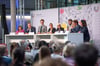 Konstantin Kuhle, MdB, FDP (3.v.r.) spricht bei einer Podiumsdiskussion mit Vertretern aller Fraktionen zum Start des Bürgerrats „Ernährung im Wandel“. Neben ihm&nbsp;(v.l.n.r.) Marianne Schieder (MdB, SPD-Fraktion), Albert Stegemann (MdB, CDU), Leon Eckert (MdB, BÜNDNIS 90/Die Grünen), Moderatorinnen Jana Peters und Dr. Christine von Blanckenburg, Dr. Götz Frömming (MdB, AfD), Gökay Akbulut (MdB, Die Linke)