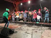 Das Eis bei eisiger Kälte brachen gleich zu Beginn der Veranstaltung die Singspatzen der Grundschule Mitte "Uns Hüsung" mit Liedern wie "In der Weihnachtsbäckerei". 