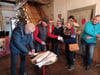 Der traditionelle Stollenanschnitt gehört auch bei der Schwedenweihnacht in der Schwedenmühle dazu.