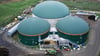 Biogas könnte nach Ansicht einiger Landwirte die Lücke zwischen Solar- und Windenergie schließen.