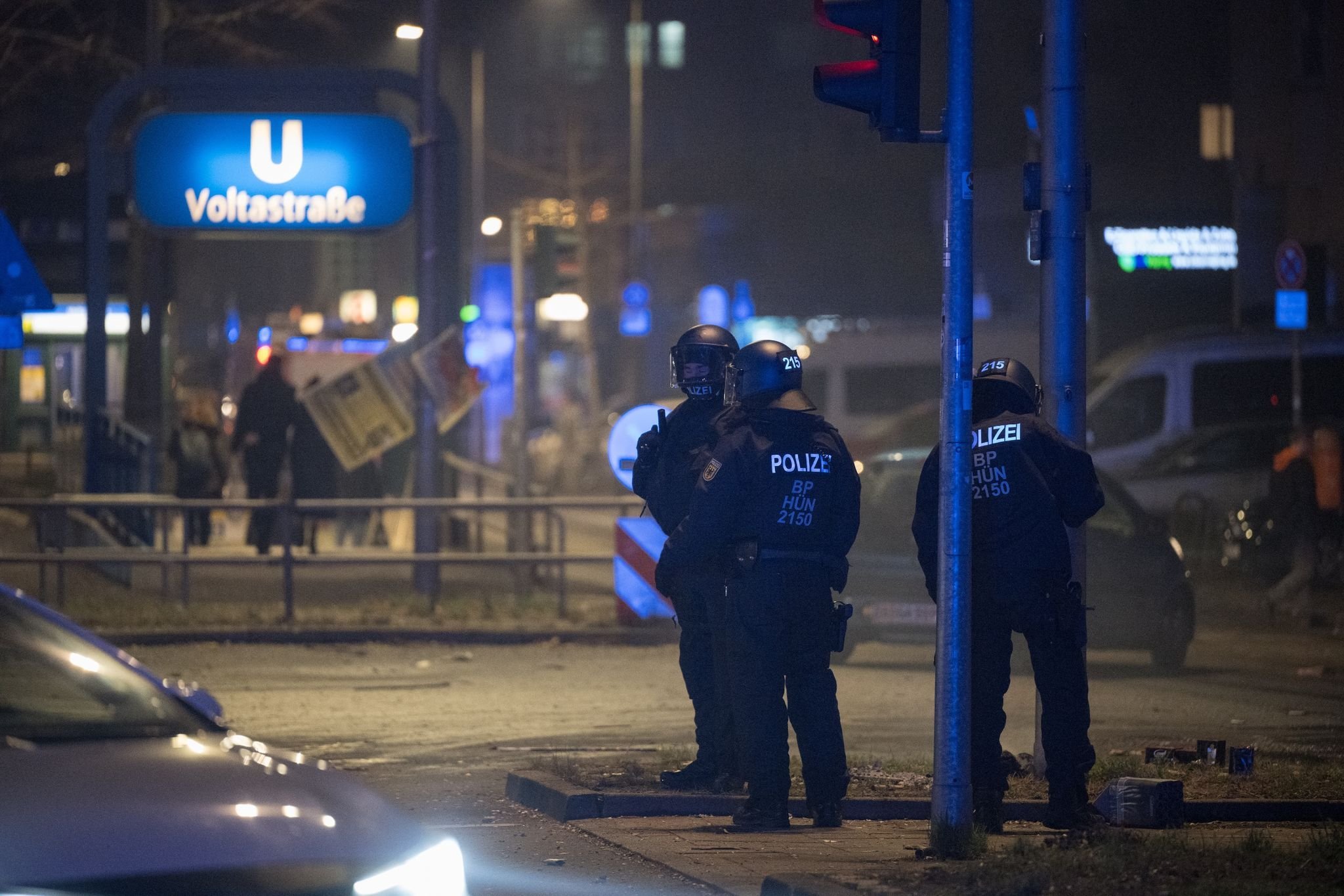 Hunderte Festnahmen Und Dutzende Verletzte Polizisten In Berlin