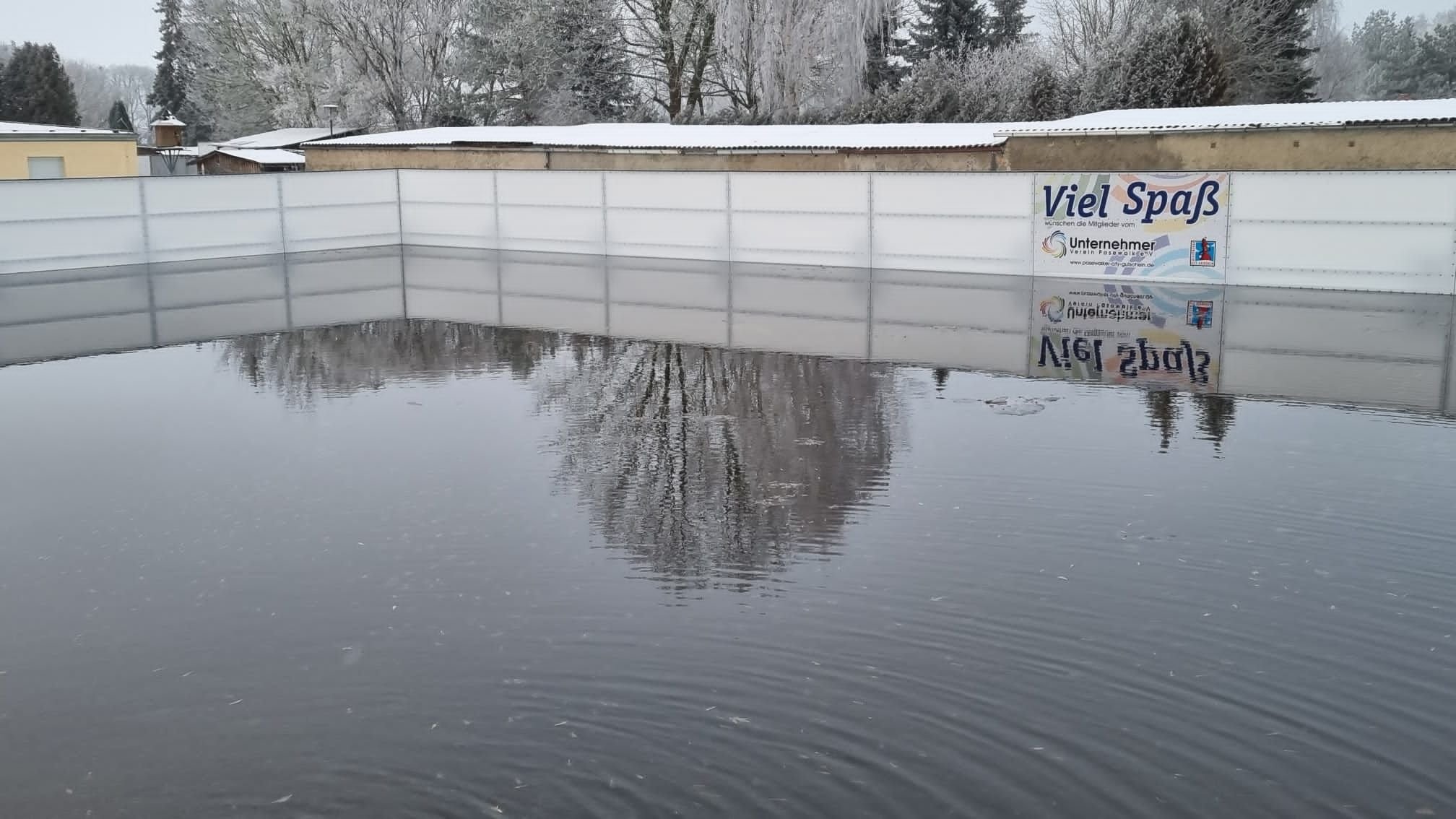 Frost soll für Eisbahn noch reichen