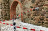 Die Gedenktafel an der Stadtmauer wurde das dritte Mal zerstört. Der Staatsschutz ermittelt.