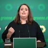 ▶ Grünen-Chefin Ricarda Lang blamiert sich in Talkshow bei Rentenhöhe