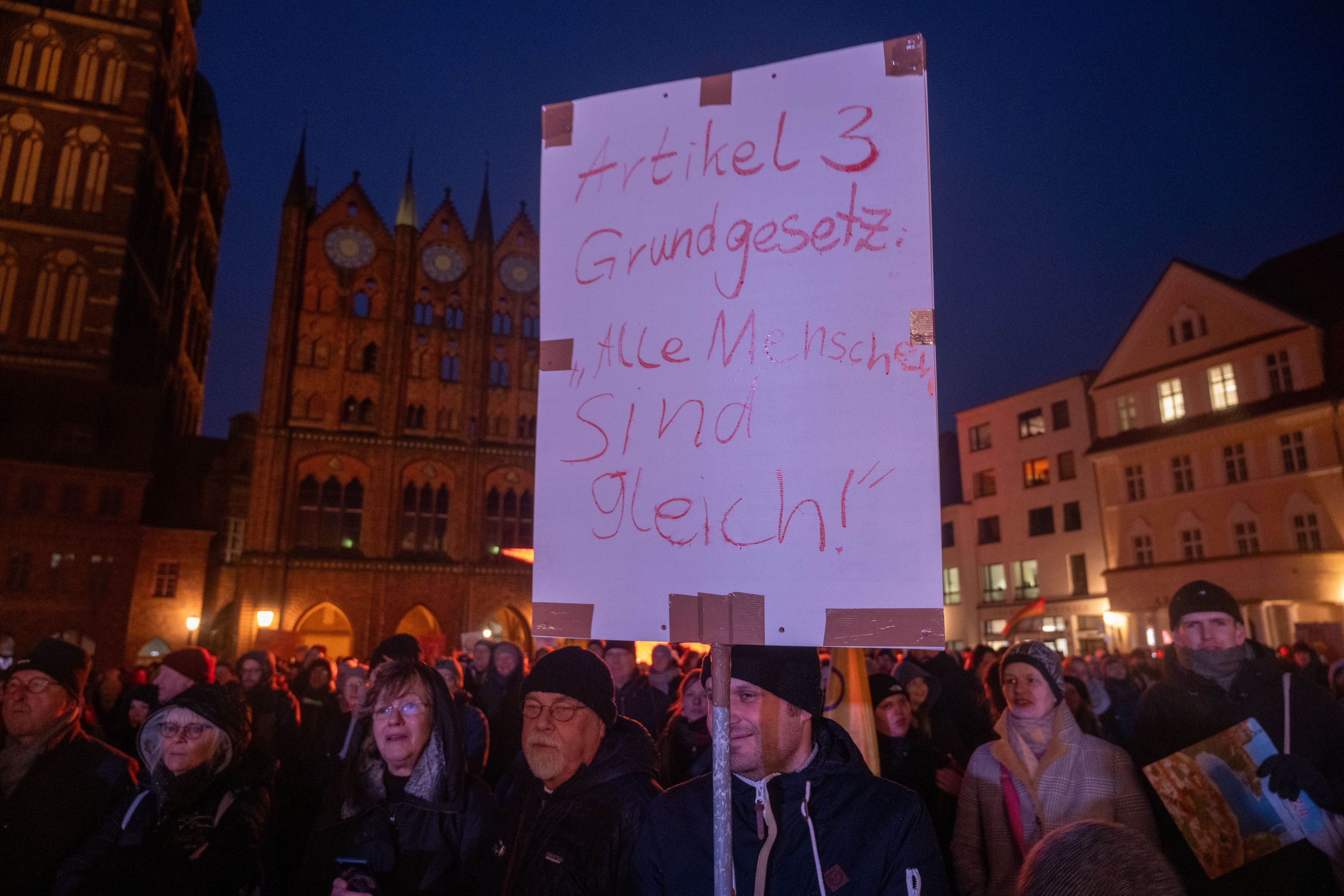 Bis Zu 1200 Teilnehmer Bei Demo Gegen Rechts