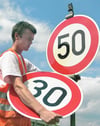 Sollten in Ortschaften 50 oder 30 km/h gelten? Der Neubrandenburger Verkehrsexperte Wolfgang Heilmann hat genaue Vorstellungen, wie zulässige Geschwindigkeiten eindeutig geregelt werden könnten.