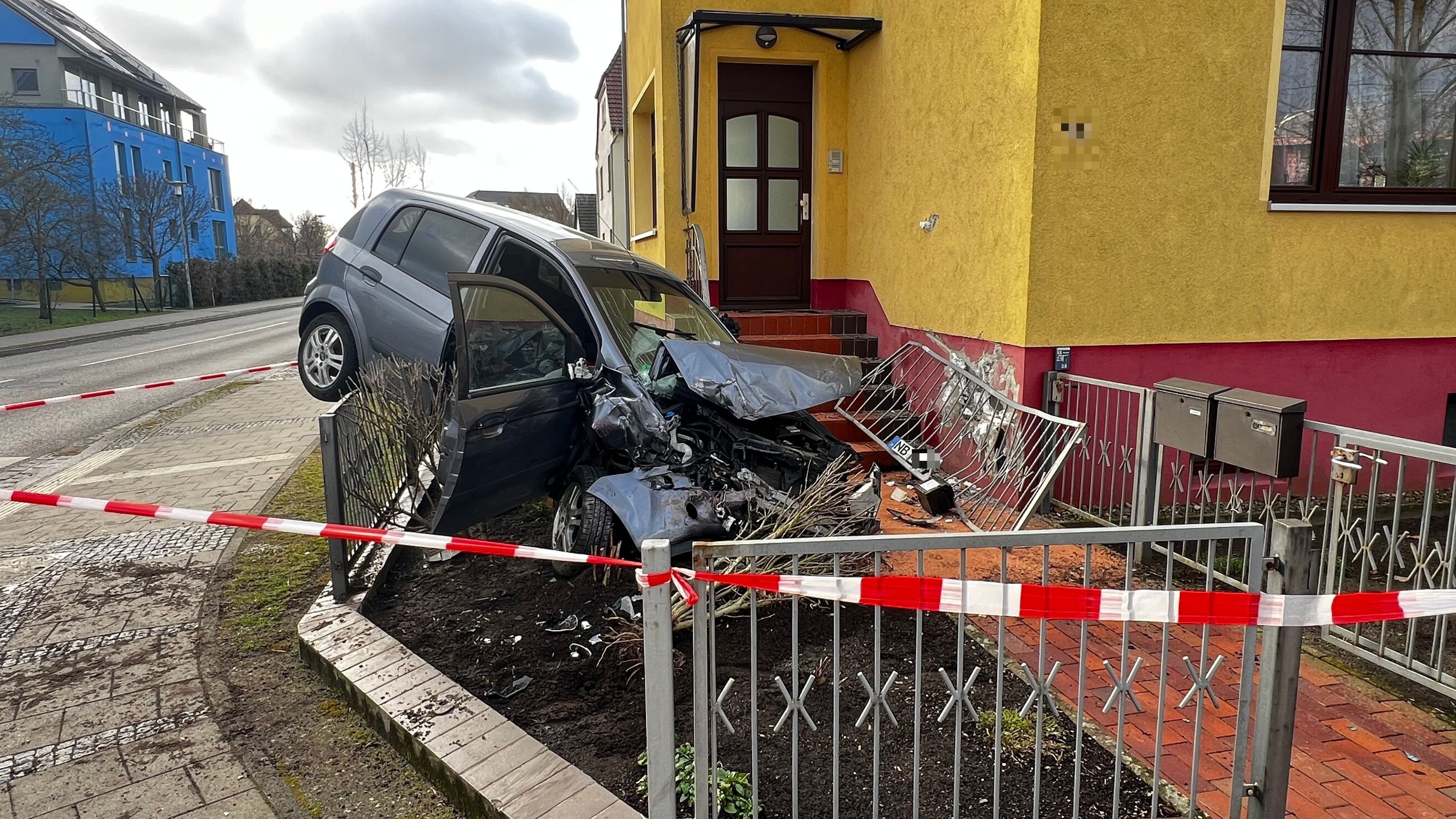 Autofahrerin Stirbt Bei Schwerem Unfall In Neubrandenburg