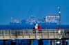 Die Arbeiten für das LNG-Terminal auf Rügen sind sowohl auf der Urlaubsinsel als auch in der Politik äußerst umstritten.&nbsp;