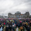 Mehr als 150.000 bei Demo gegen Rechtsruck in Berlin