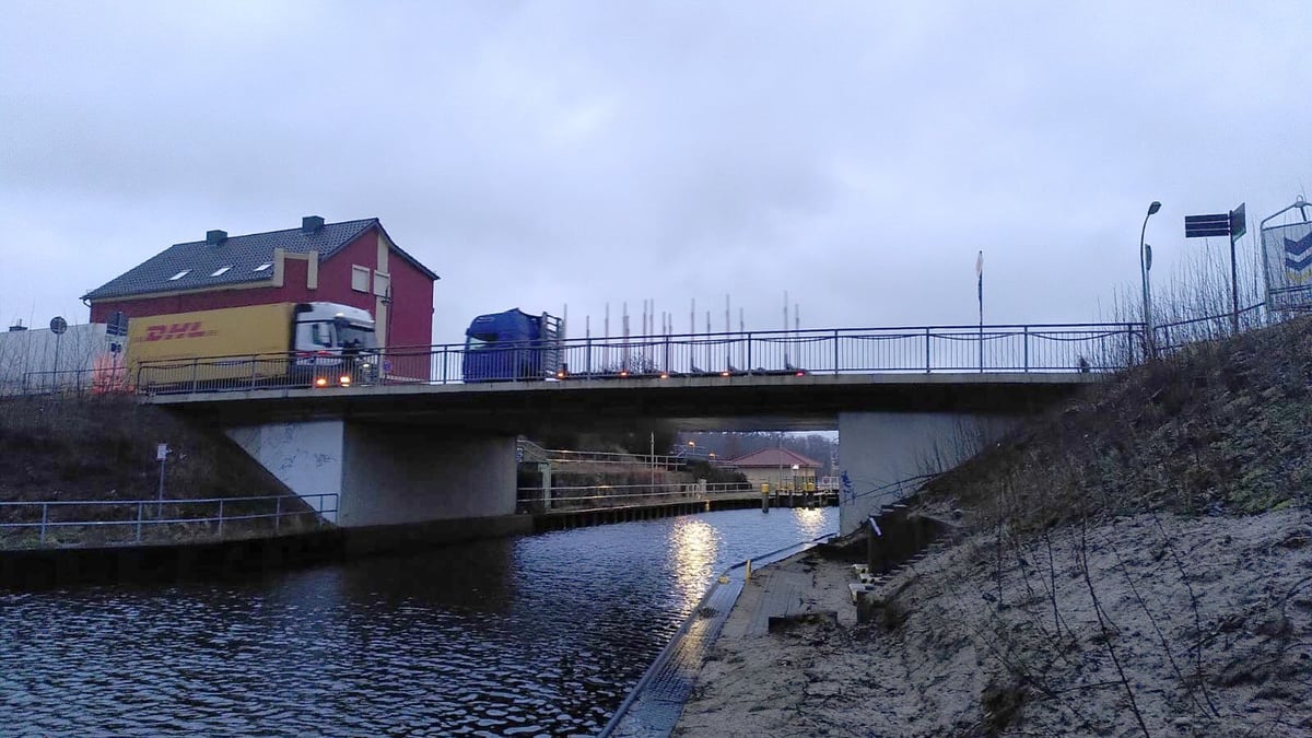 Staugefahr auf B96: Noch kein Plan für Brücke in Fürstenberg