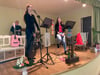 Pastorin Silke Kühn (links) moderierte den Vormittag. Zudem spielte sie gemeinsam mit ihrer Band Lieder, die das Herz und den Nerv der Frauen trafen. 