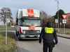 An einer Tankstelle in Stavenhagen wurde dieser LKW gestoppt, weil der Fahrer mit dem Handy gespielt hat.