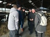 Die Mitglieder des Teterower Wirtschaftsförderausschusses besuchten den Milchhof in Alt Sührkow.