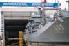 Das Versorgungsschiff der Deutschen Marine, die „Bonn“, liegt im Dock vom Marinearsenal Warnowwerft in Warnemünde.