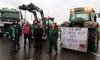 Bauern und Mittelständler sperrten am Montag aus Protest unter anderem die Kreuzung Vierraden-Blumenhagen bei Schwedt ab.