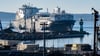 Laut und schmutzig: LNG-Tanker wirbelt auf Rügen mächtig Staub auf