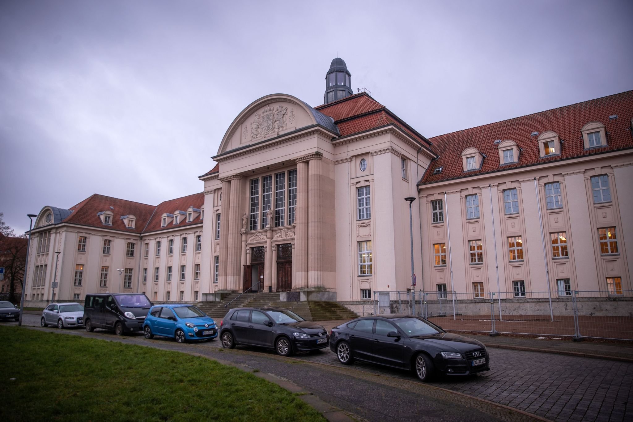 Kinder Von Lebensgefährtin Missbraucht: Urteil Erwartet