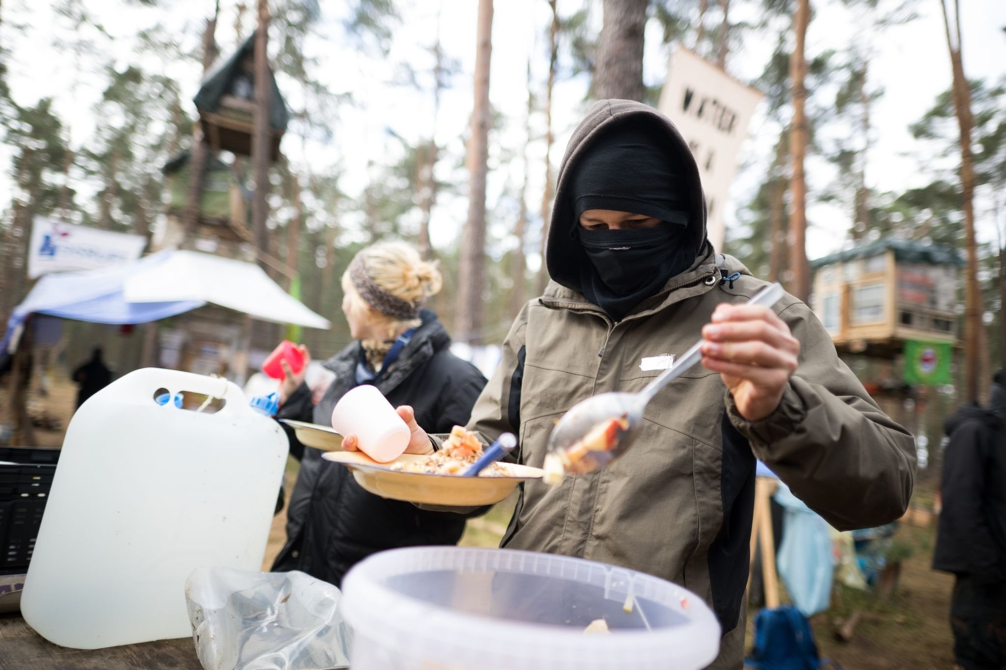 Tesla-Gegner Dürfen Protestcamp Vorerst Weiterführen