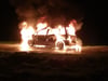 VW stand plötzlich in Flammen - Glück für die Insassen