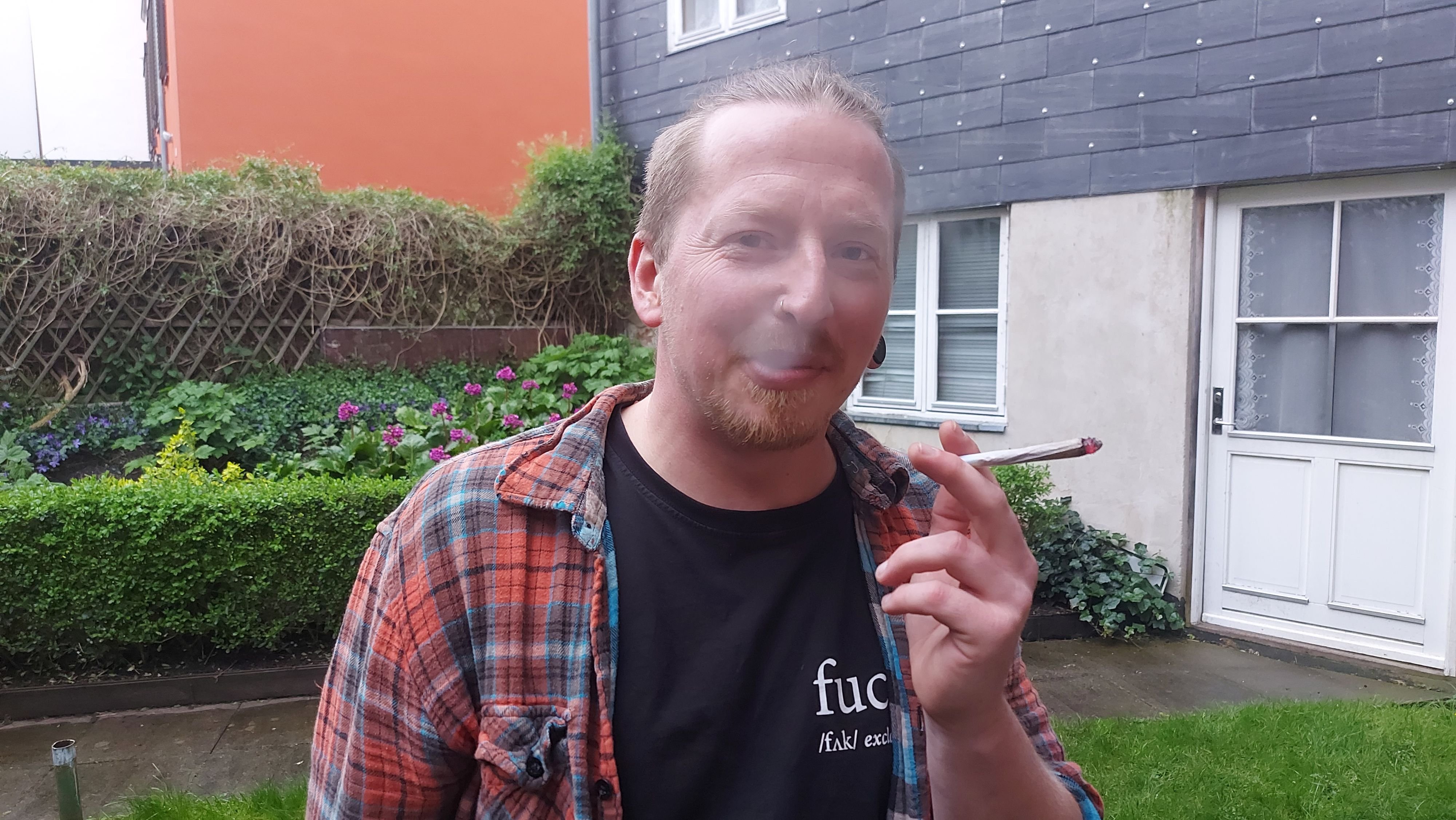 Blick ins AnbauZelt Schweriner baut CannabisPflanzen an