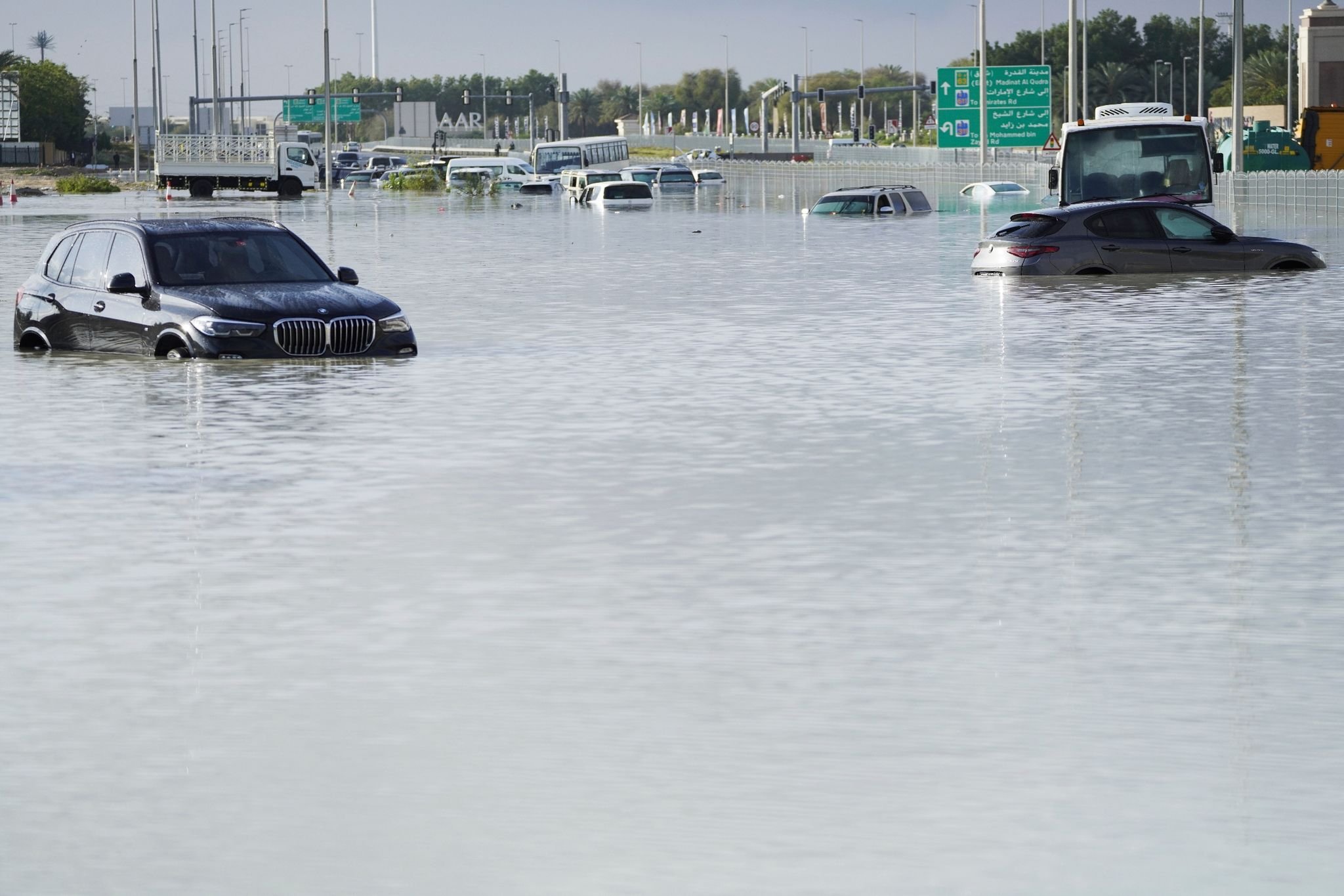 Überschwemmungen In Dubai Schwerster Regen Seit 1949