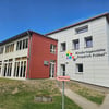 Stolze Kita-Kids präsentieren in Ducherow ihren neuen Kindergarten
