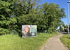 Am Ortseingang Ludwigslust wurde ein Wahlkampfplakat der Grünen mit Hakenkreuz und Hitlerbart beschmiert (durch Redaktion unkenntlich gemacht).