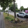 Elektroauto prallt frontal gegen Baum – 57-Jähriger wird schwer verletzt