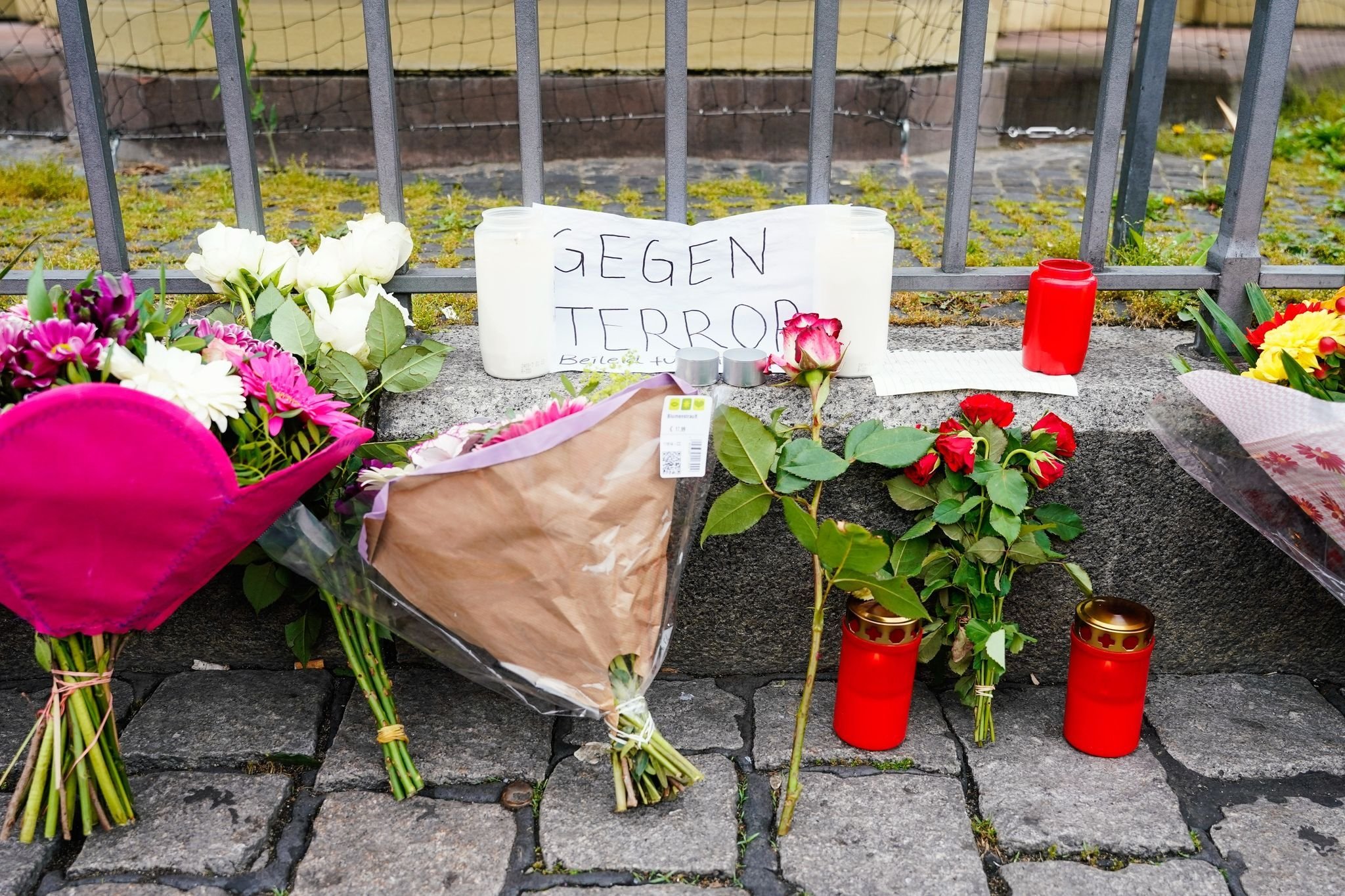 Polizist Nach Messerattacke Auf Mannheimer Marktplatz Gestorben