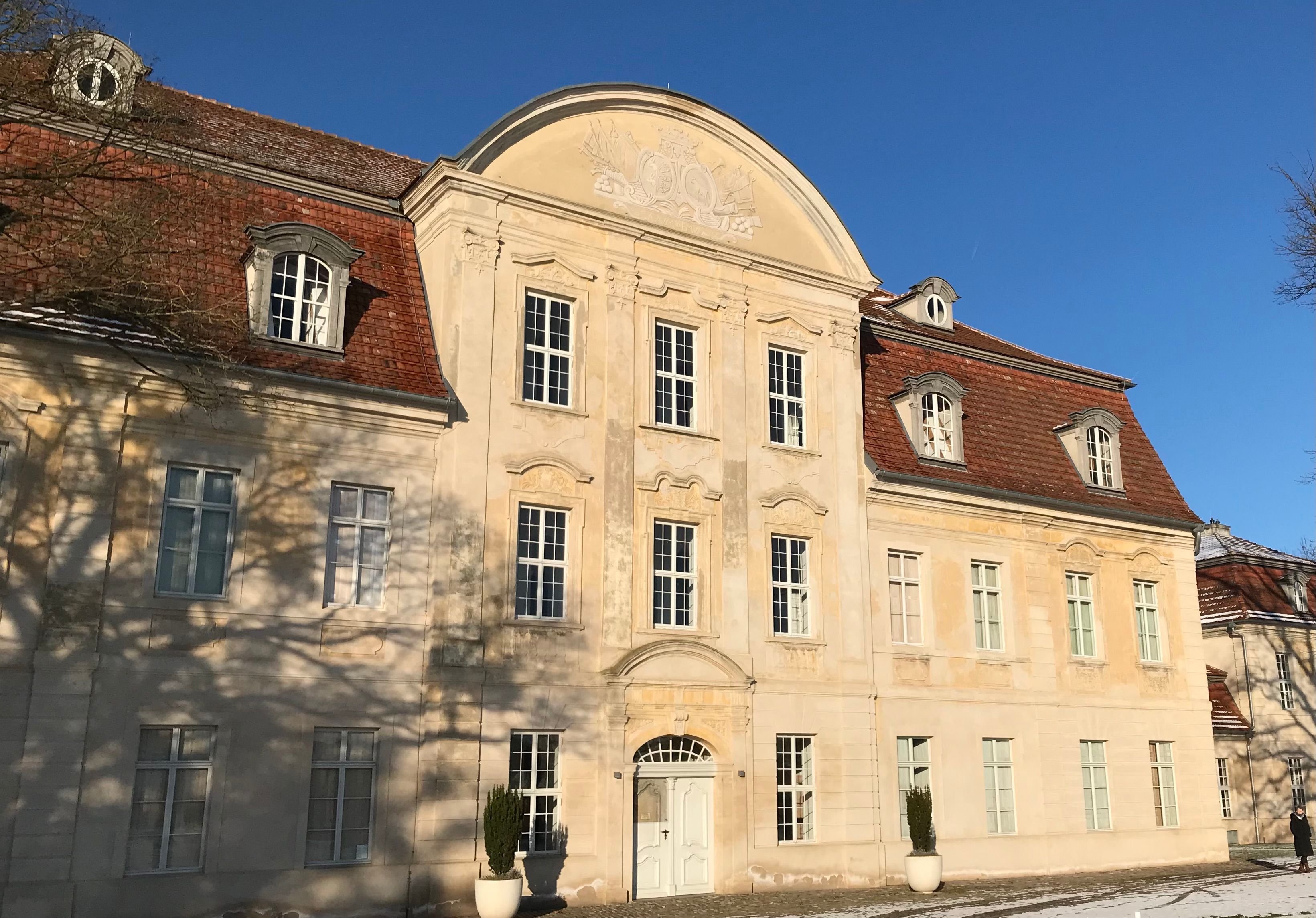 Was ist los mit der DDRFotosammlung im Schloss Kummerow?