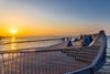 Schöner als auf der Seebrücke Koserow lässt sich ein Sonnenuntergang auf Usedom nicht genießen.
