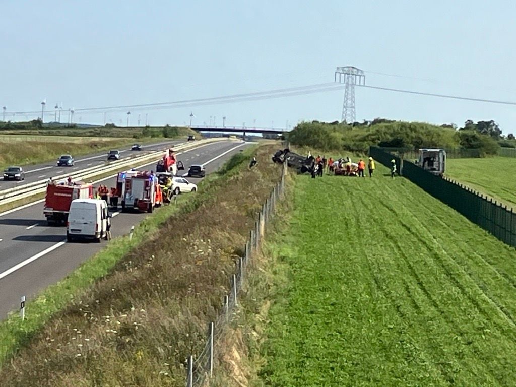 Geplatzter Reifen Sorgt Für Spektakulären Unfall Auf A20 In Vorpommern