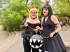 Cosplayers Netty and Franzi come together at the convention and meet up with friends.