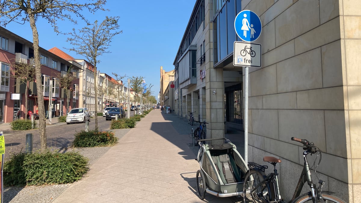 Rasender Radfahrer verletzt Kind in der Neustrelitzer Innenstadt