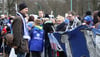 After the low interests of the United States turned into war, the young football players and the other brothers merged with the new FCN chairman Torsten Hanke (left) in February 2016 in front of the Neubrandenburger Rathaus, a city policy for the sensitive situation.