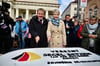 Übertünchen offfizielle Feste die reale Situation? Mecklenburg-Vorpommerns Minister Manuela Schwesig and Schwerins Oberbürgermeister Dr. Rico Badenschier took part in the Bürgerfest held in Schwerin in October with the German label Einheit 2024.