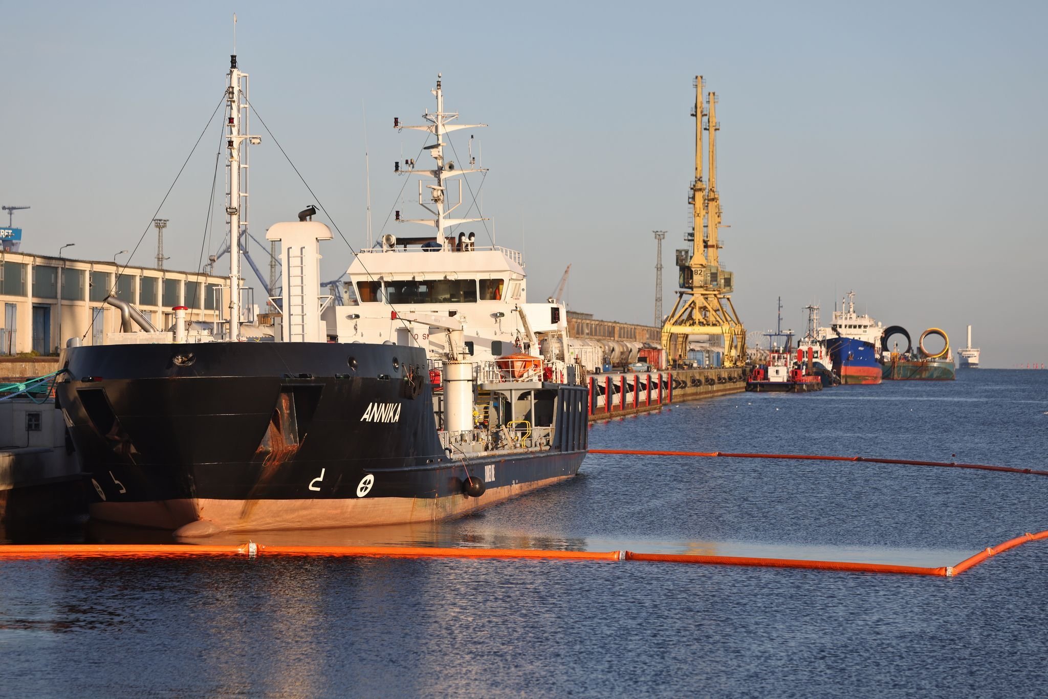 Taucher Checken Havariertes Schiff Im Rostocker Hafen