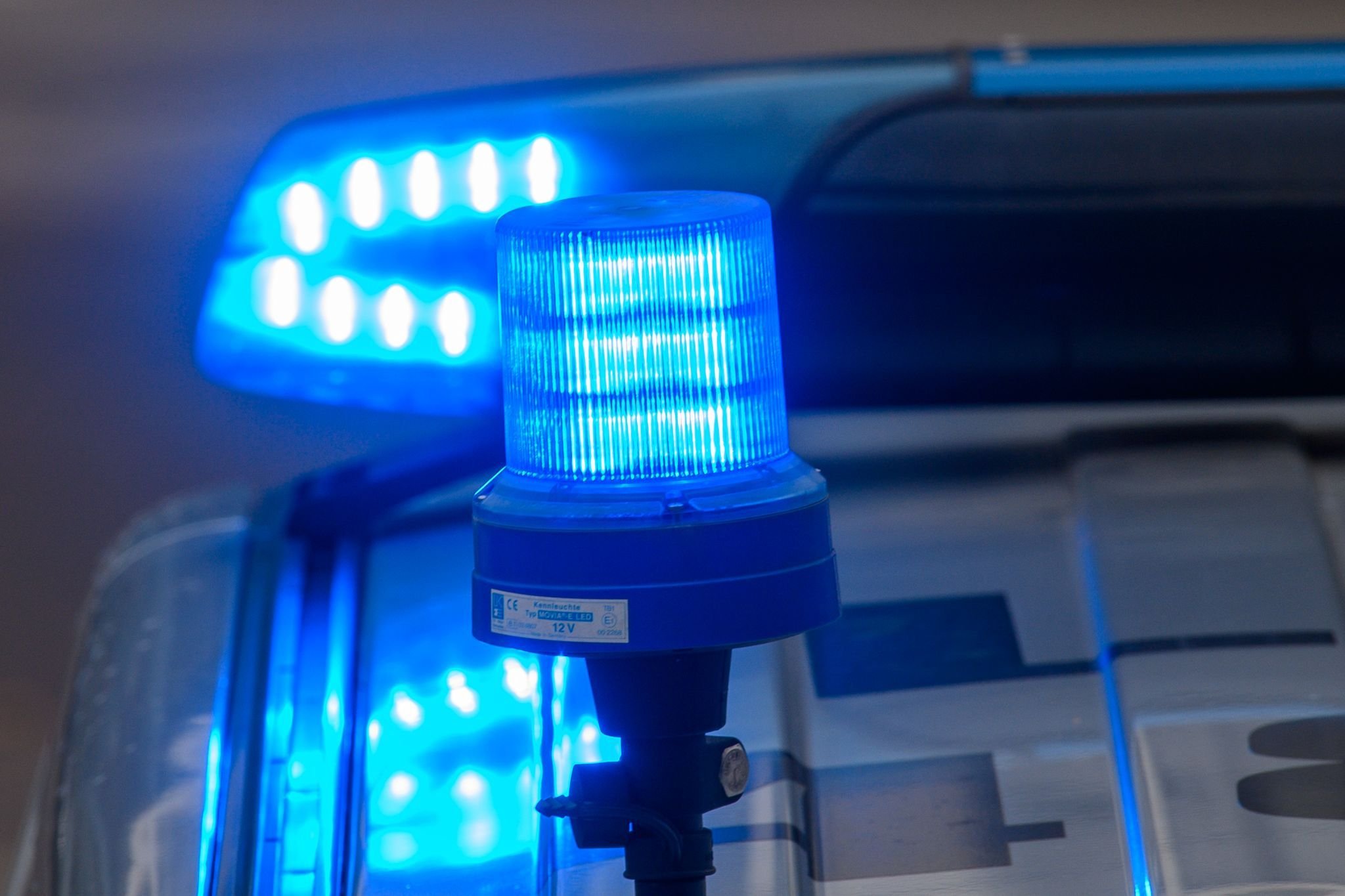 A100 nach Unfall mit zwei Schwerverletzten gesperrt