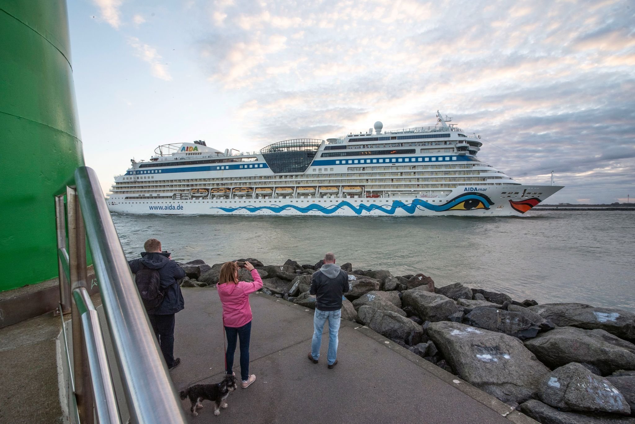  Warnemünde erwartet 2025 mehr Kreuzfahrtschiffe Motiv 