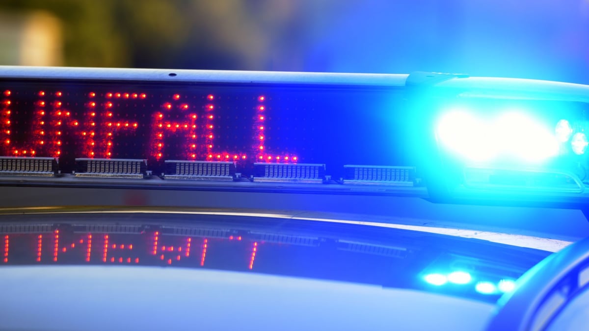 Betrunkener kracht mit Auto in