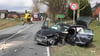 Der Autofahrer Wurde in Dem Wrack Eingeklemmt und Muste von der Feuerwehr Mit Schwerem Gerät Befreit Werden.