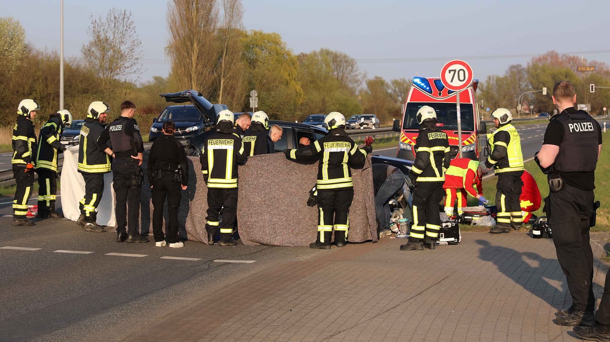 Skidding car kills mother waiting at traffic lights