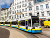 Auto unterliegt bei unfreiwilligem Duell mit Straßenbahn