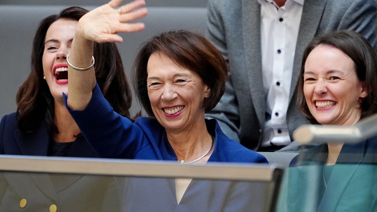 Kanzlerwahl im Bundestag: Prominente und die Merz-Familie verfolgen das Ereignis