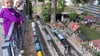 Über diese Gartenbahn rattern noch alte DDR-Loks