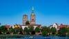 Die St. Nikolaikirche fällt auf mit ihren unterschiedlichen Türmen.
