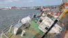 DDR-Fischkutter in Schieflage: Ölsperren sollen die Ostsee schützen