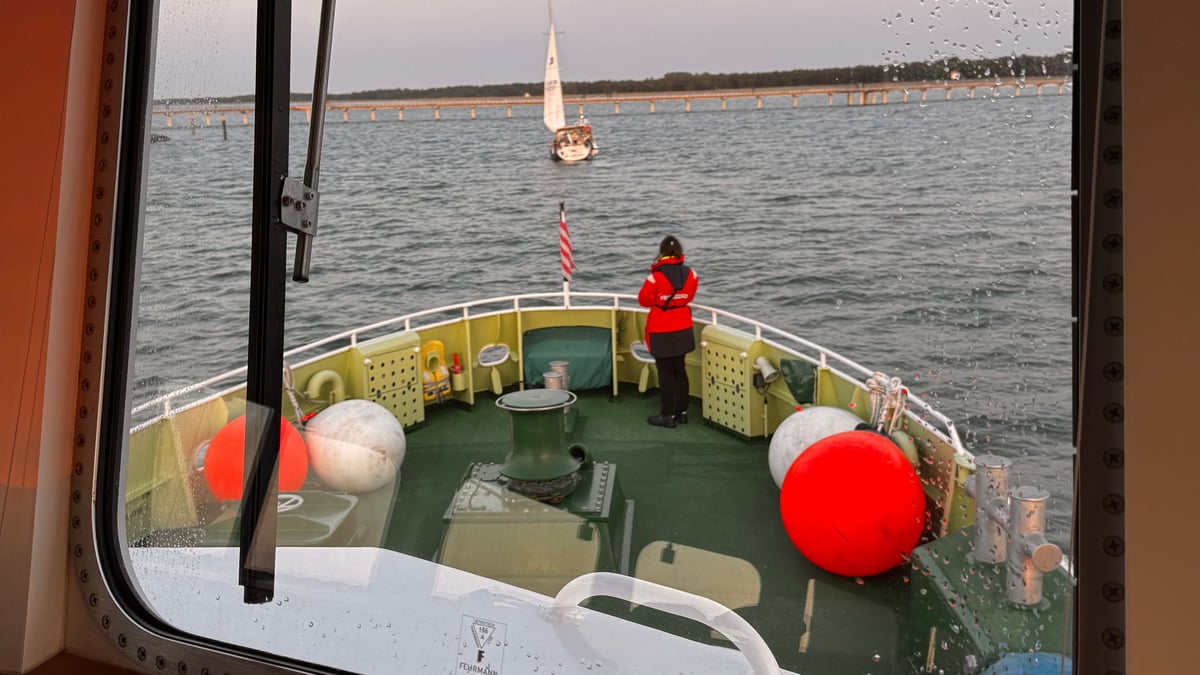 Fire in the engine room and strong winds: Sailing yacht crew completely ...